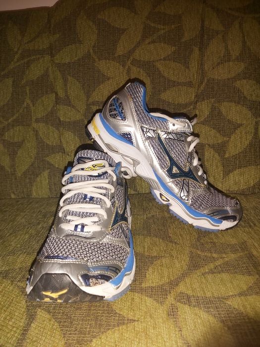 Дамски маратонки Mizuno Wave Nirvana 7