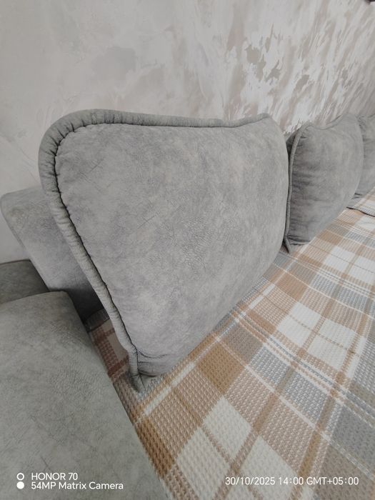 Продам диван в отличном состоянии, без клопов и прочих гадов!