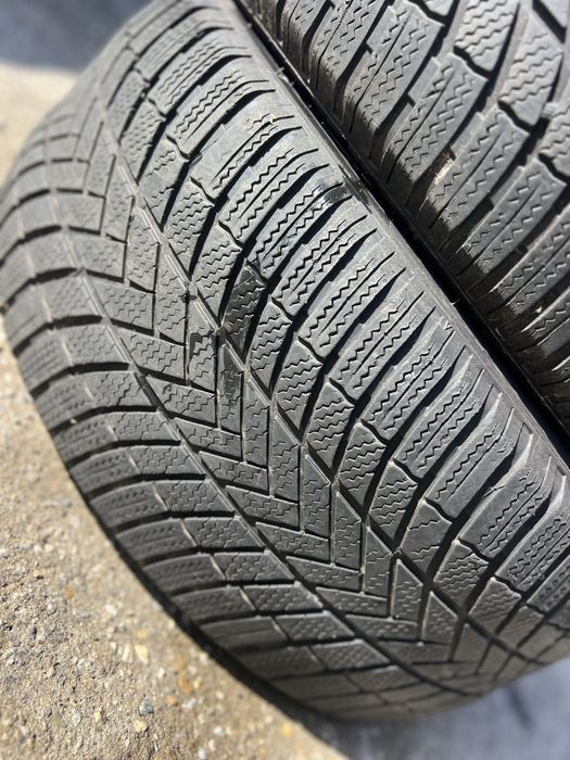 255/45/19 Brigestone с борд , dot 23 . Цена за двата броя .
