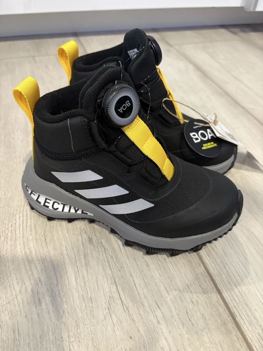 Нови с етикет ботушки Adidas