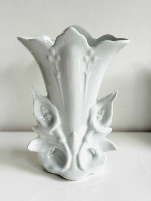 Superbă vază din porțelan alb Limoges Franta