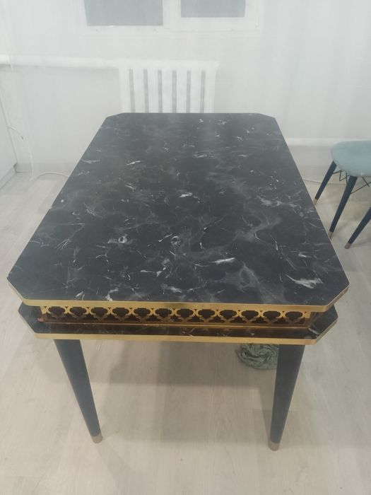 Стол со стульями