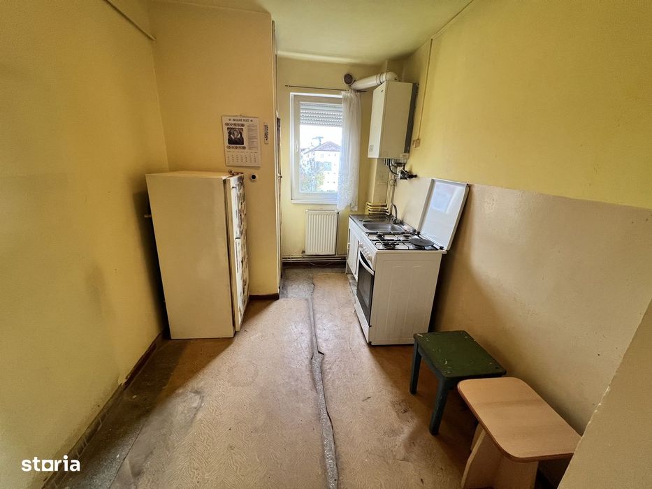 VAND apartament 2 camere semidecomandat,zona Calea Cisnadiei
