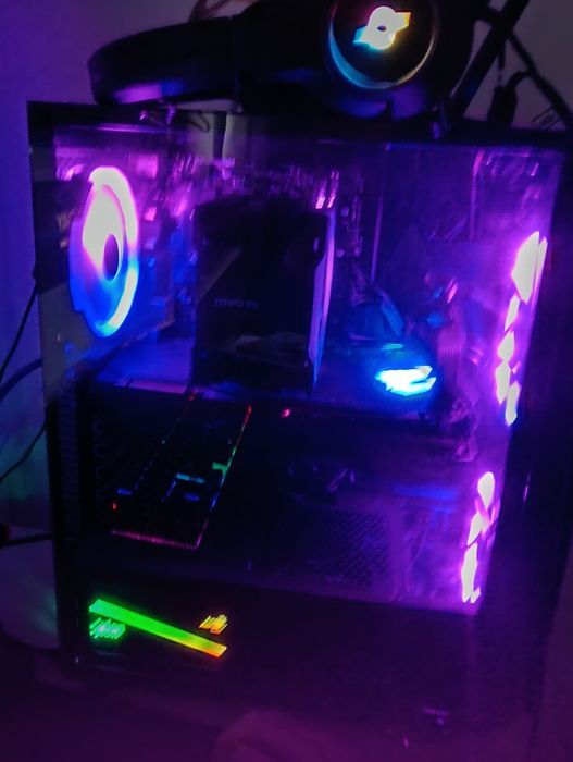 Vând PC nou in stare perfecta