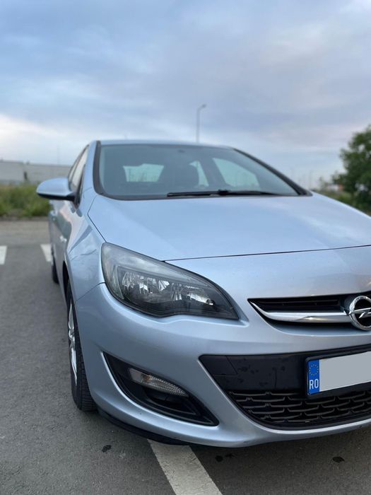 Opel Astra J Sedan, 1.4 Turbo, 140 CP ,benzină, 2017