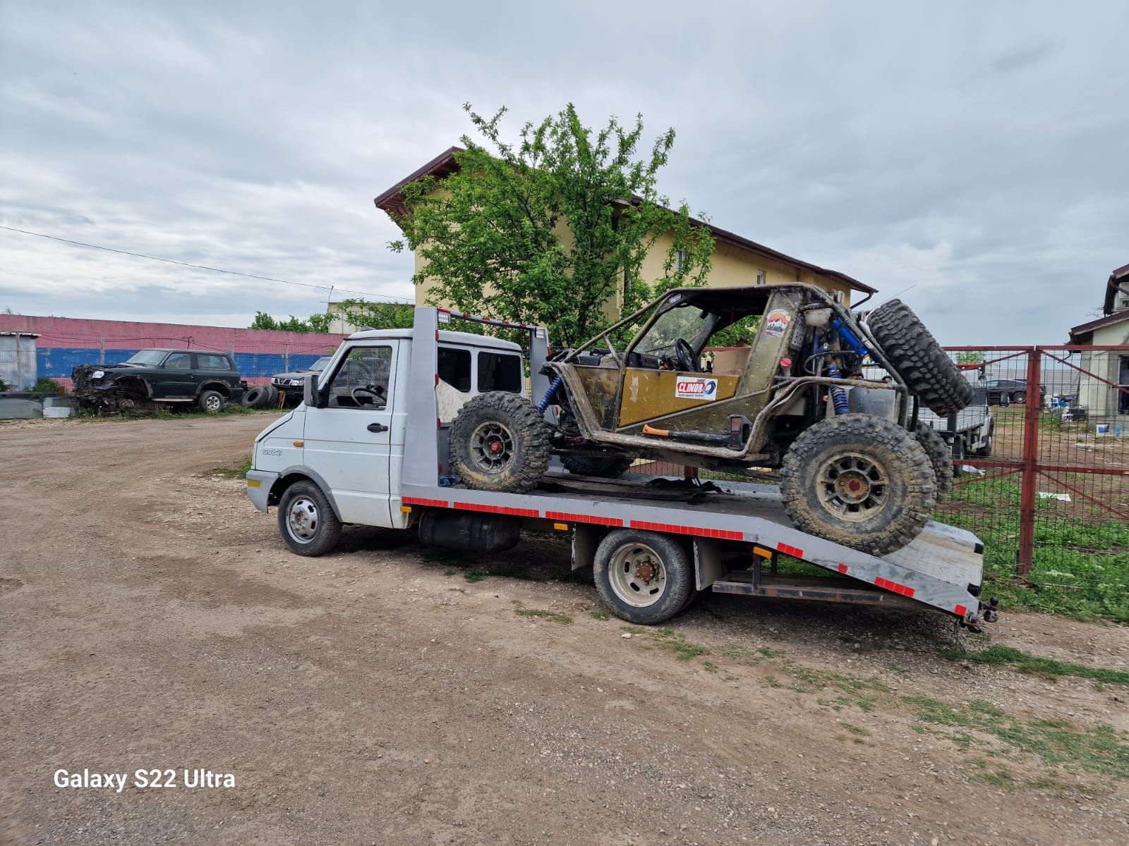 Vând autoplatforma Iveco turbo daily !