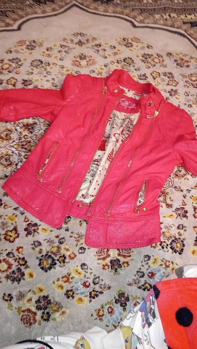 Vând geaca din piele  noua
