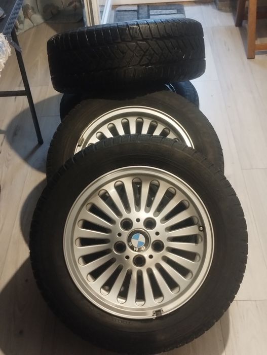 De vânzare genți cu cauciucuri
