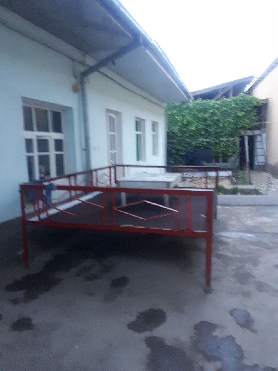 Toy tepada qulay uy sotiladi
