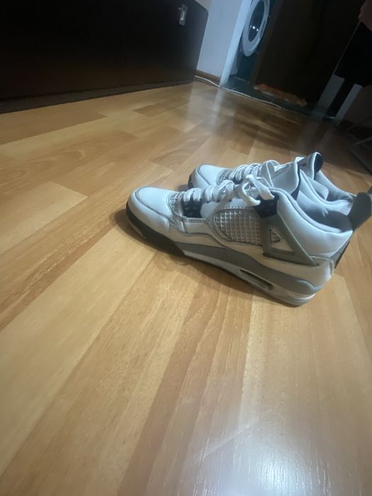 Adidasi jordan 4