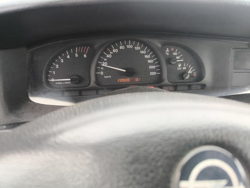 Вектра Б 2,2 дизел На части