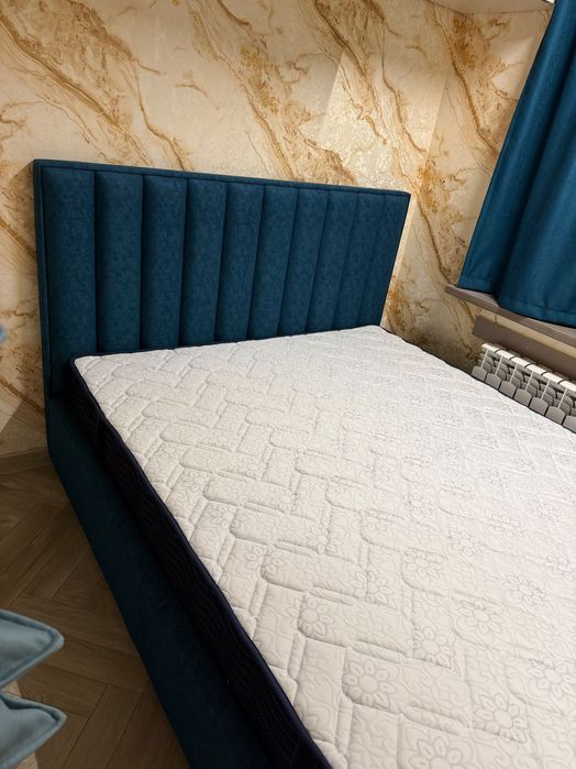 Кровать двуспальная + матрас