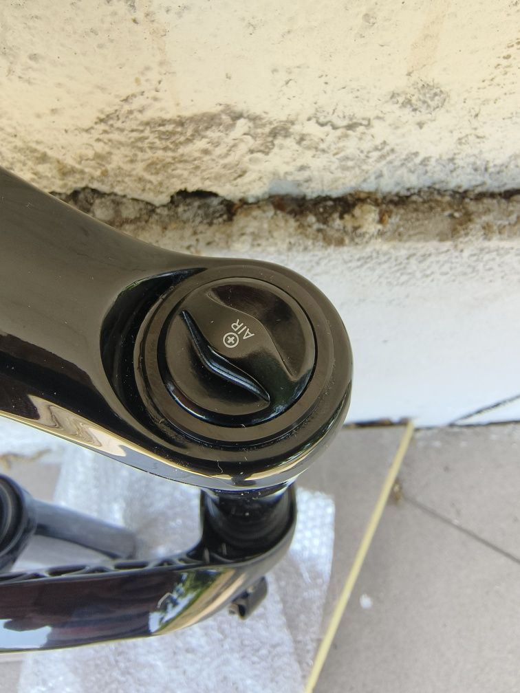 RockShox Lyrik Ultimate RC2.1 29" DebonAir 160mm 15X110mm