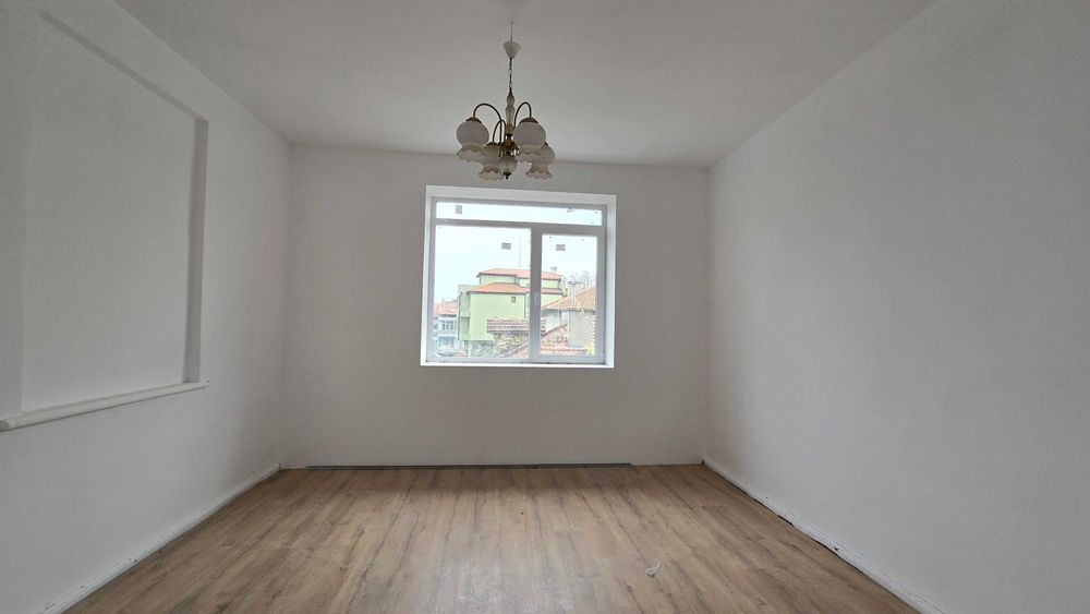 Дава се под наем Офис в Варна, Галата - 230 кв.м за 1380 € - Снимка #1