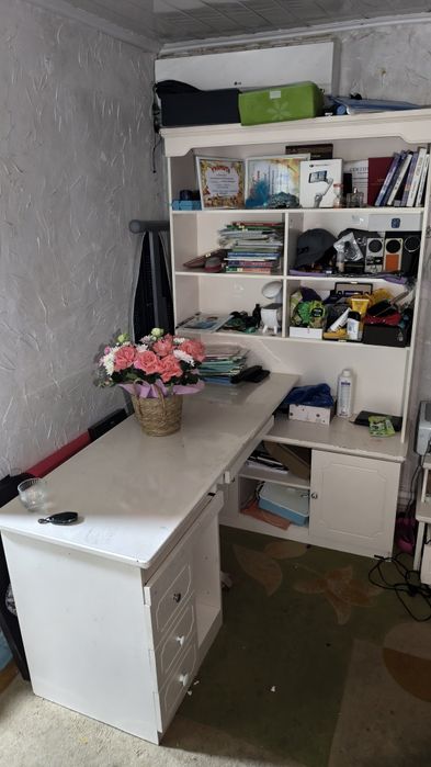 Шкаф + письменный стол с полками