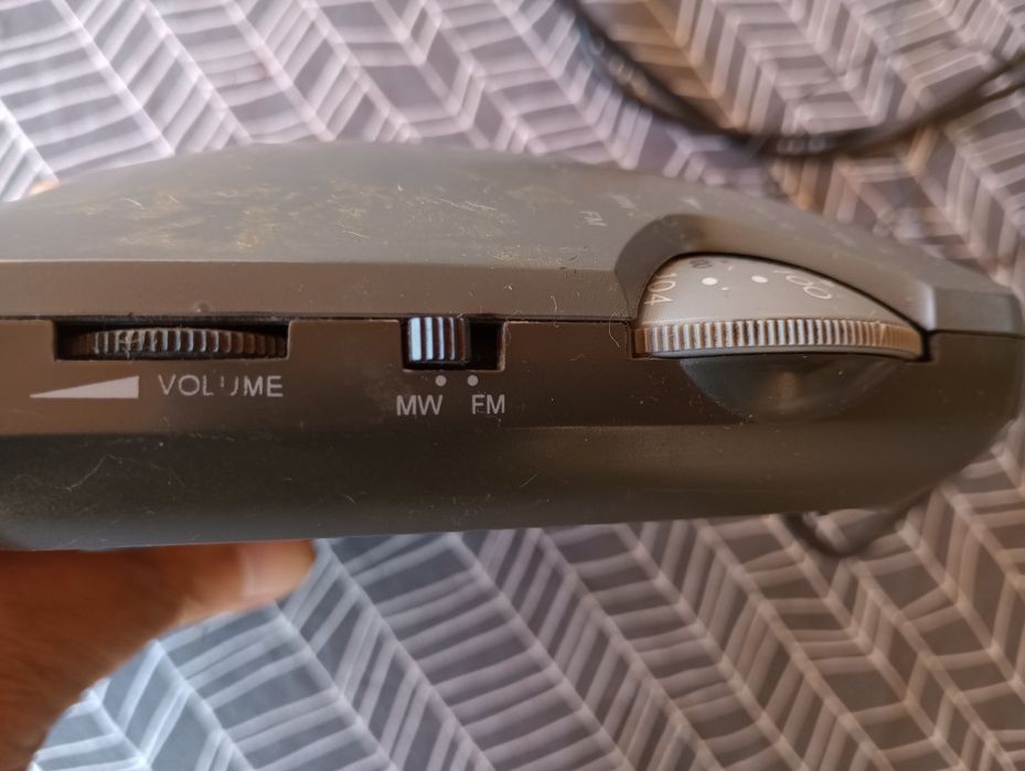 Radio cu ceas și alarmă Grundig!