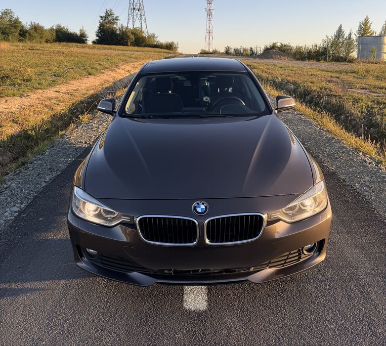Bmw F30 318d ingrijit pf vand masina personala.