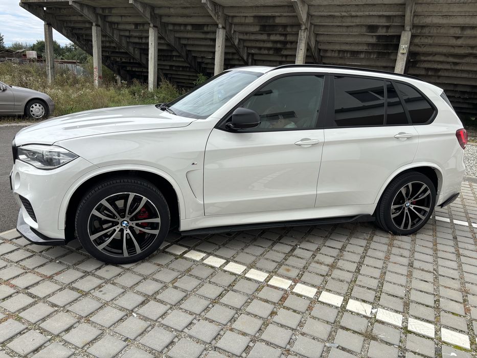 Vand bmw x5 f15 M stare inpecabila cu distributie schimbată si garanti