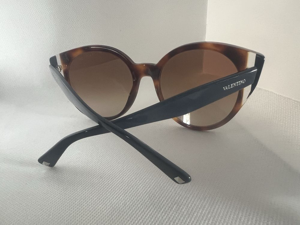 Ochelari de soare pentru femei ! VALENTINO .