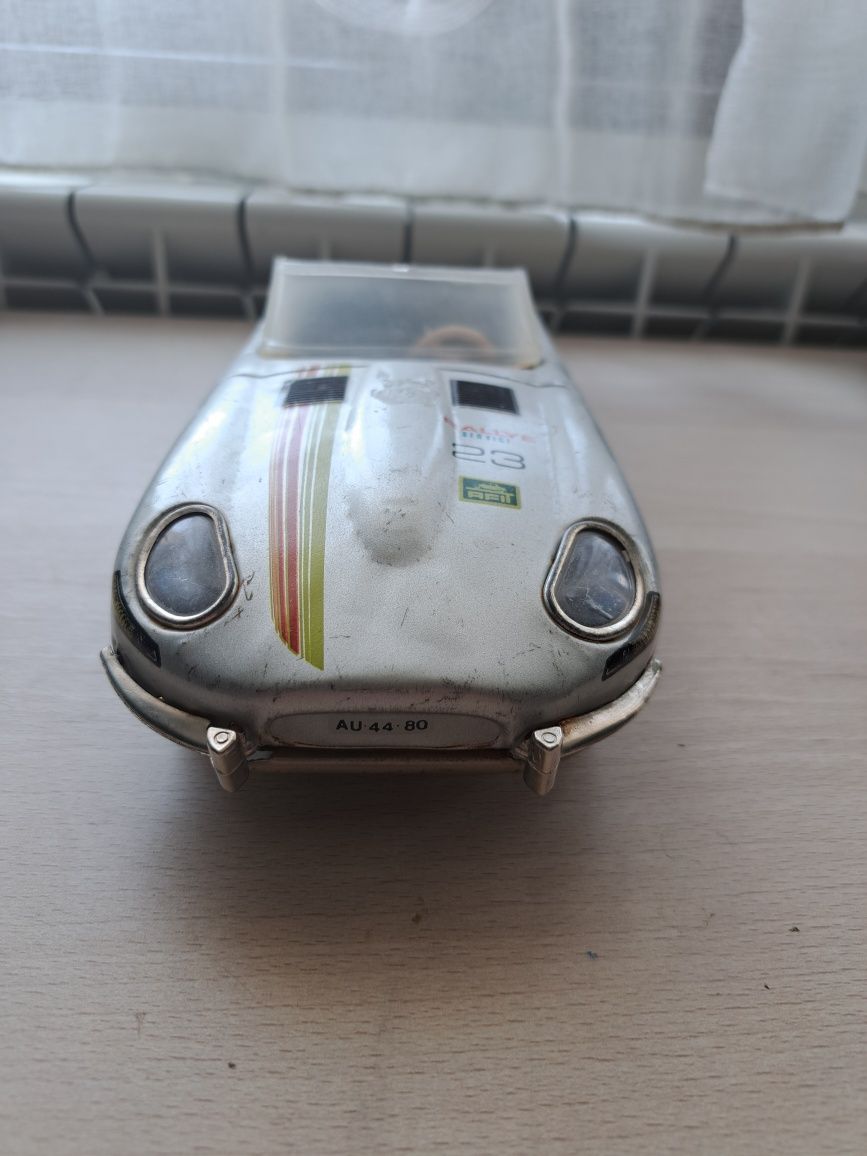 Ретро количка Jaguar