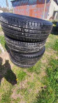 Продавам летни гуми за бус 225 75 16 С  в много добро състояние