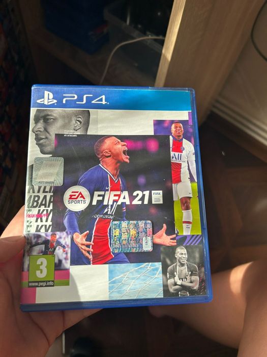 Vand ps4 in stare perfecta