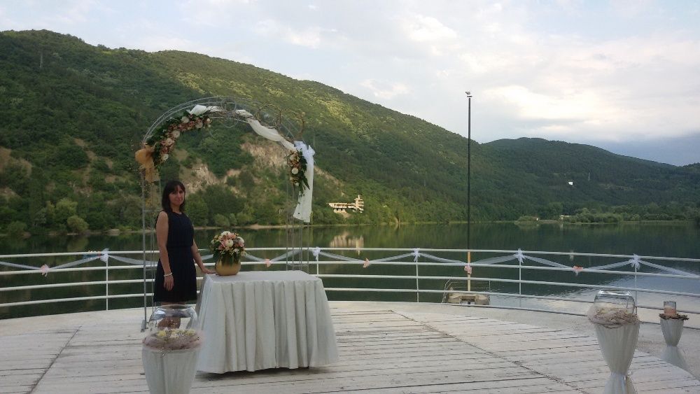 Водещ на изнесен ритуал 350 лв.