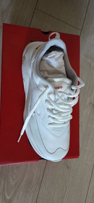 Vând adidași HUGO BOSS AG 490 lei