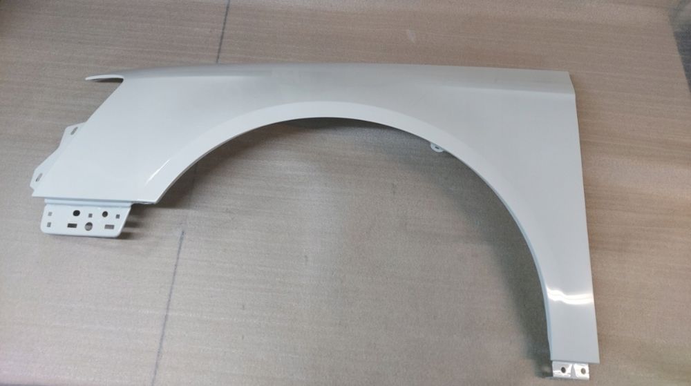 Aripa stanga fata alba LB9A Volkswagen Passat B6 2005 - 2010