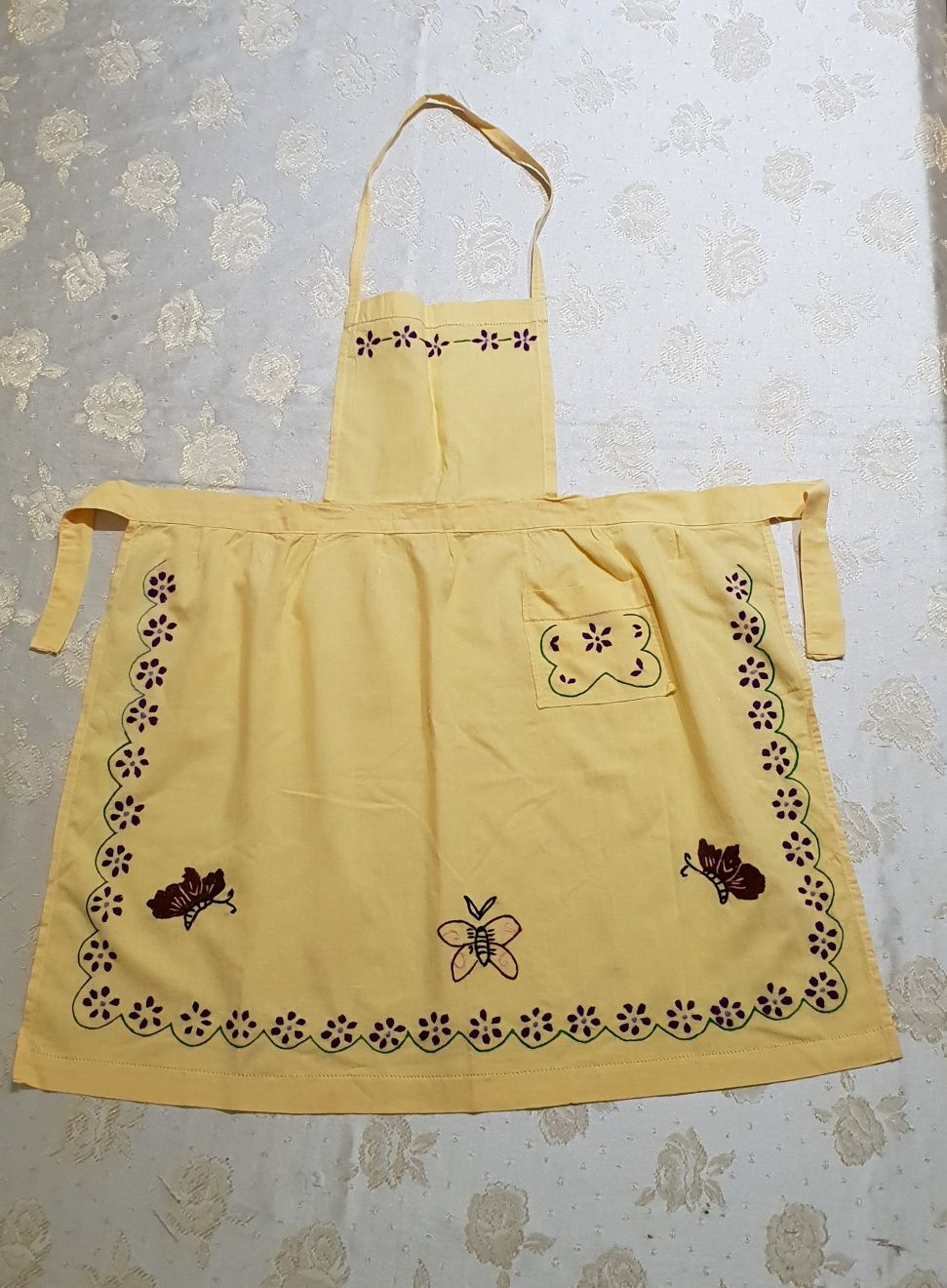 Șorț vintage - broderie manuală