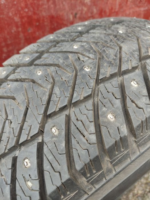 Две шипованные шины Yokohama IG55 215/65 R16