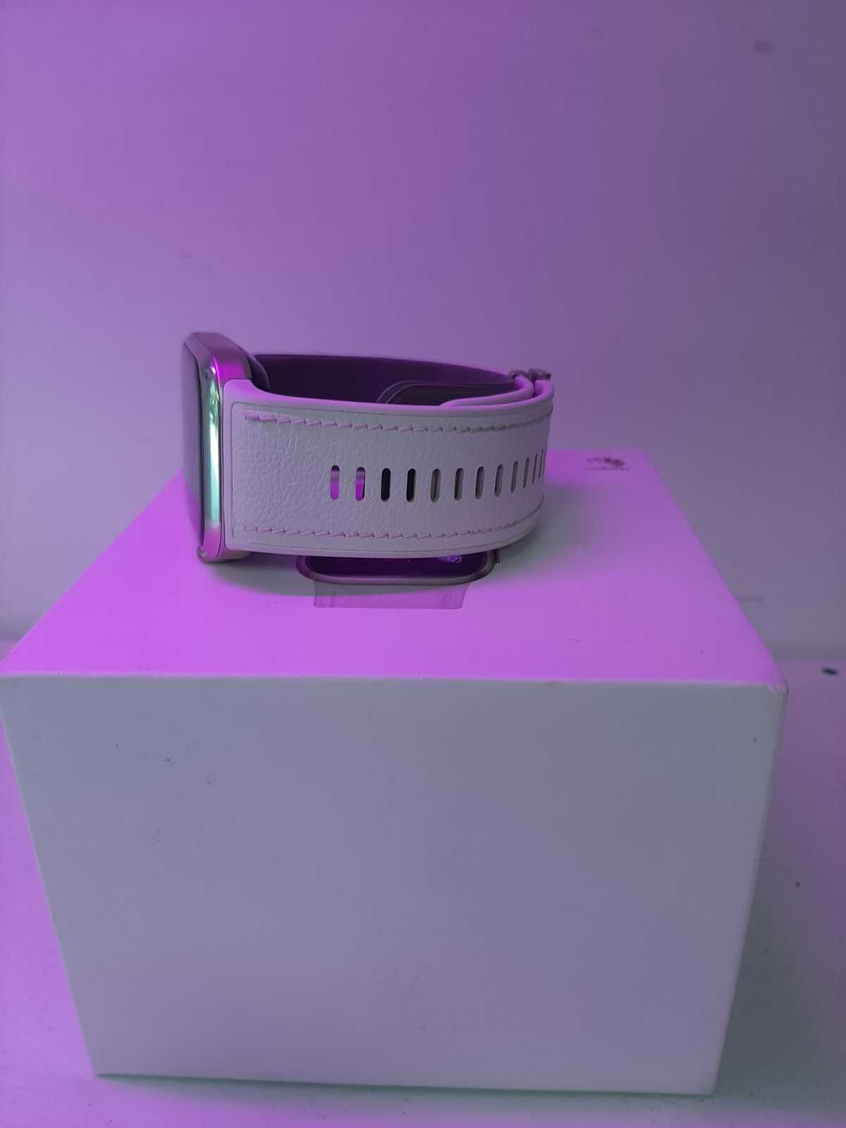Смарт часовник Huawei Watch D2