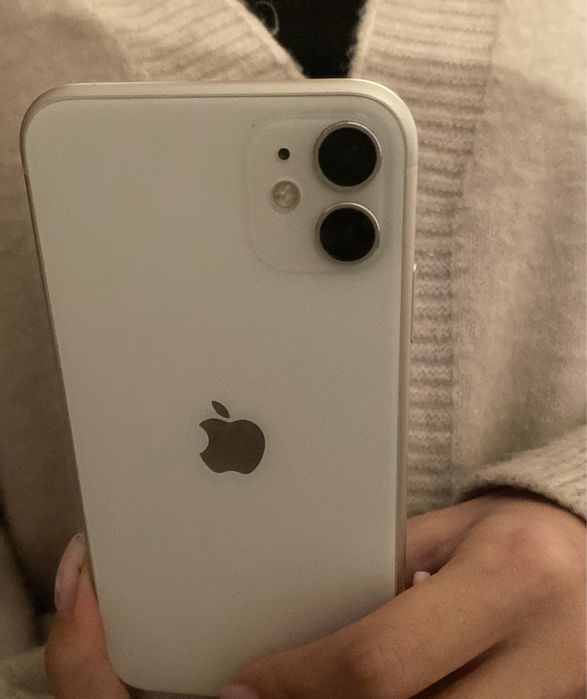 Айфон 11 в идеальномм сост 64 гб полный рабочий. 70 тыс с каробкой