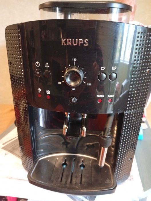 Продавам еспресо автомат кафе машина" KRUPS" серия EA80 EA 81