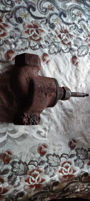 Вентиль чугунный. со сгоном и адаптером пвх всё Д=40 железные и пвх