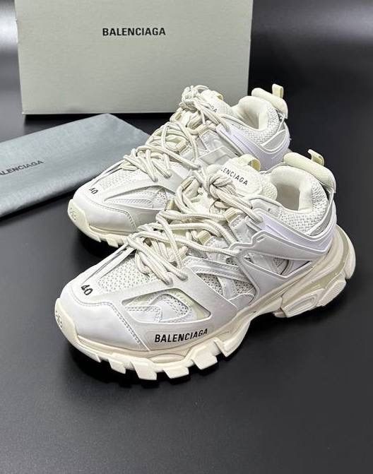 Stoc Balenciaga Track