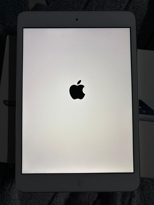 Продам Айпад в хорошем состоянии.