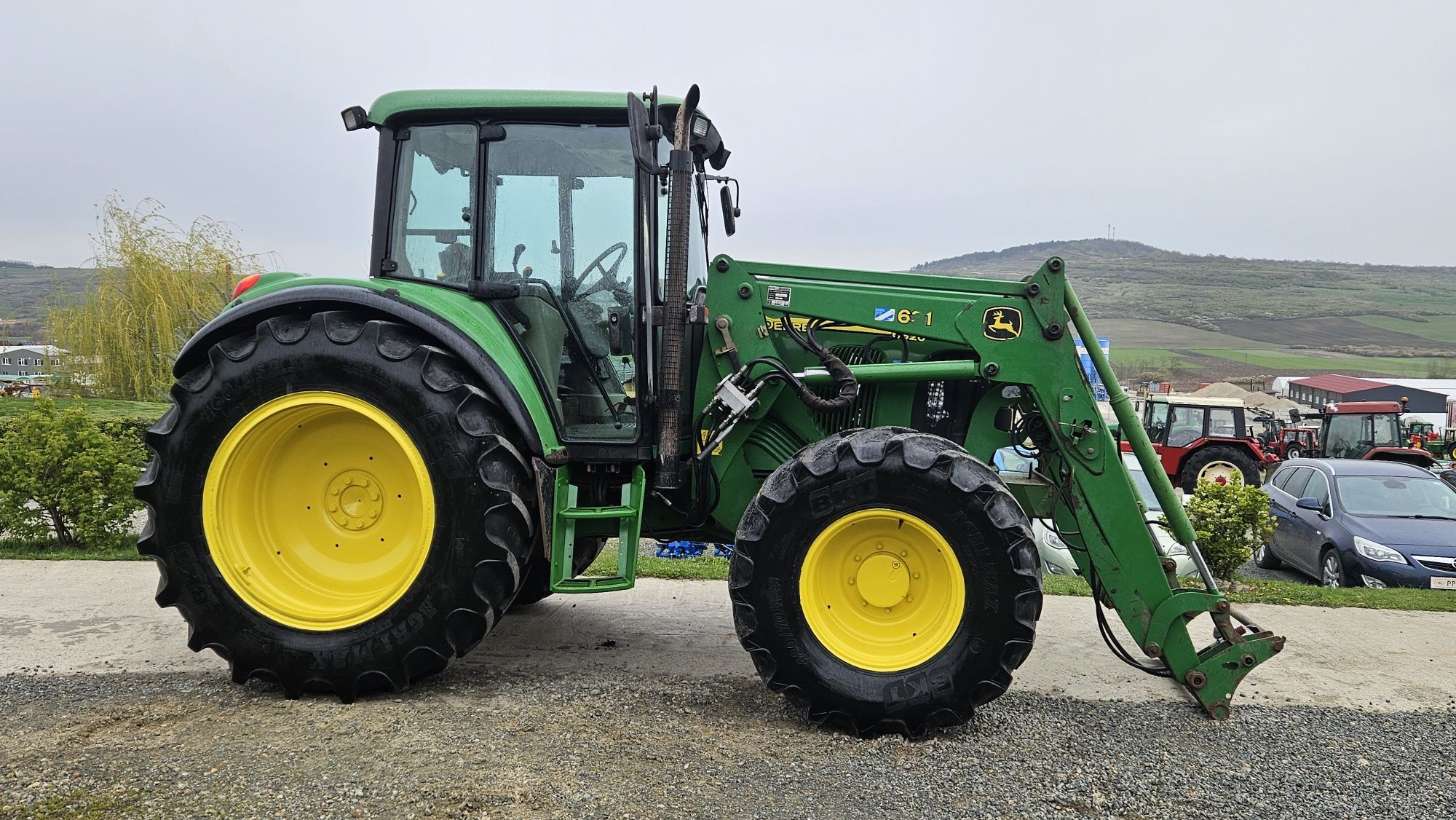 Tractor John Deere 6320 cu încărcător