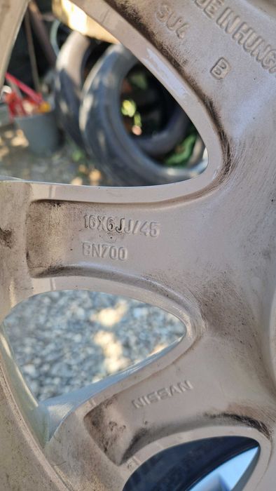NISSAN Джанти със зимни гуми 205/55/16 6J×16  ET45  4×114,3