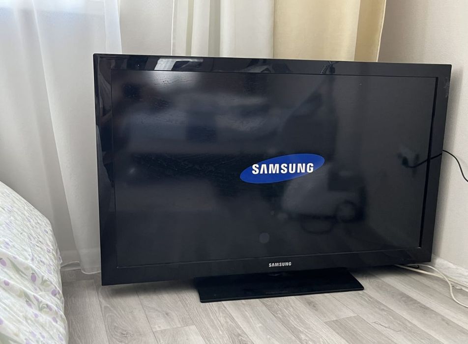 Смарт телевизор Samsung 106 см WiFi YouTube