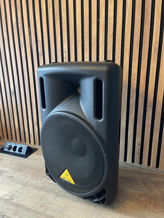 Amplificator phonic plus 2 boxe behringer