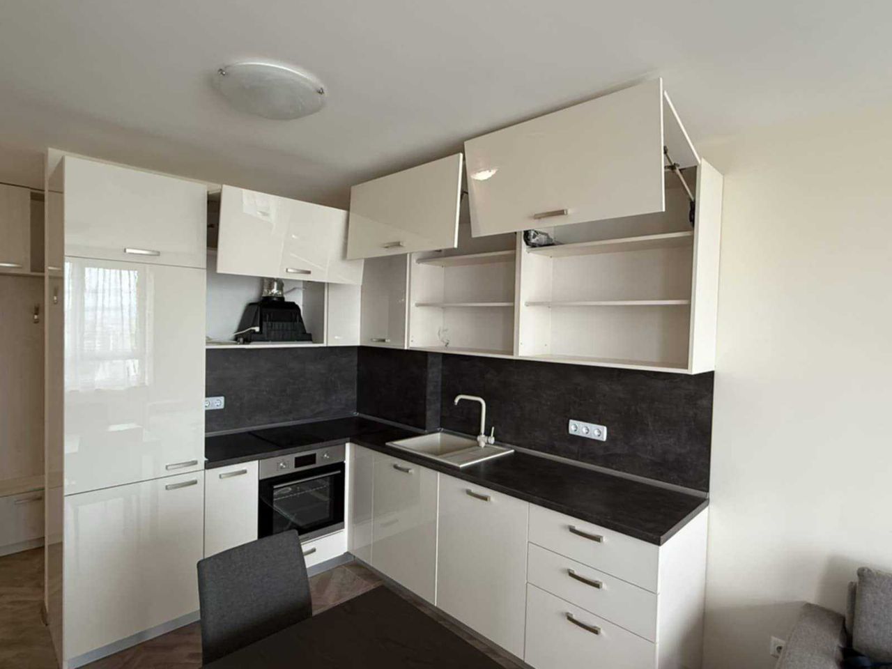 Дава се под наем Двустаен апартамент в София, Овча купел - 60 кв.м за 612 € - Снимка #3