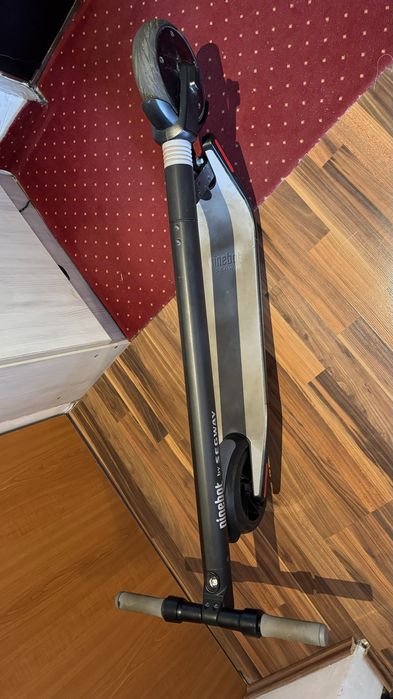 Trotineta electica Segway Nineboot KickScooter ES1 cu aplicatie