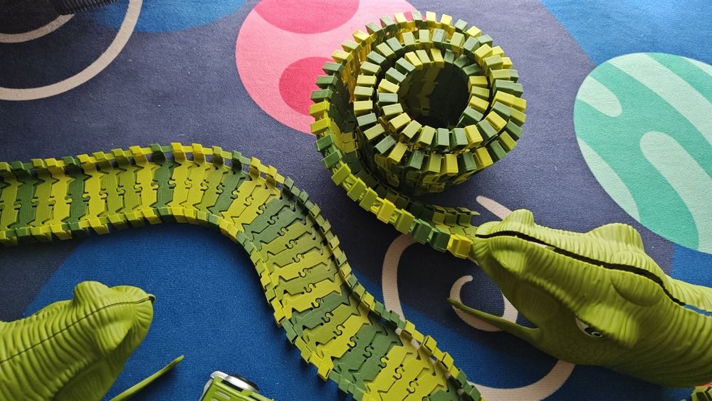 Traseu pista flexibila dinozauri