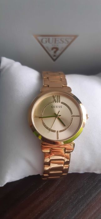 часовник Guess метална верижка