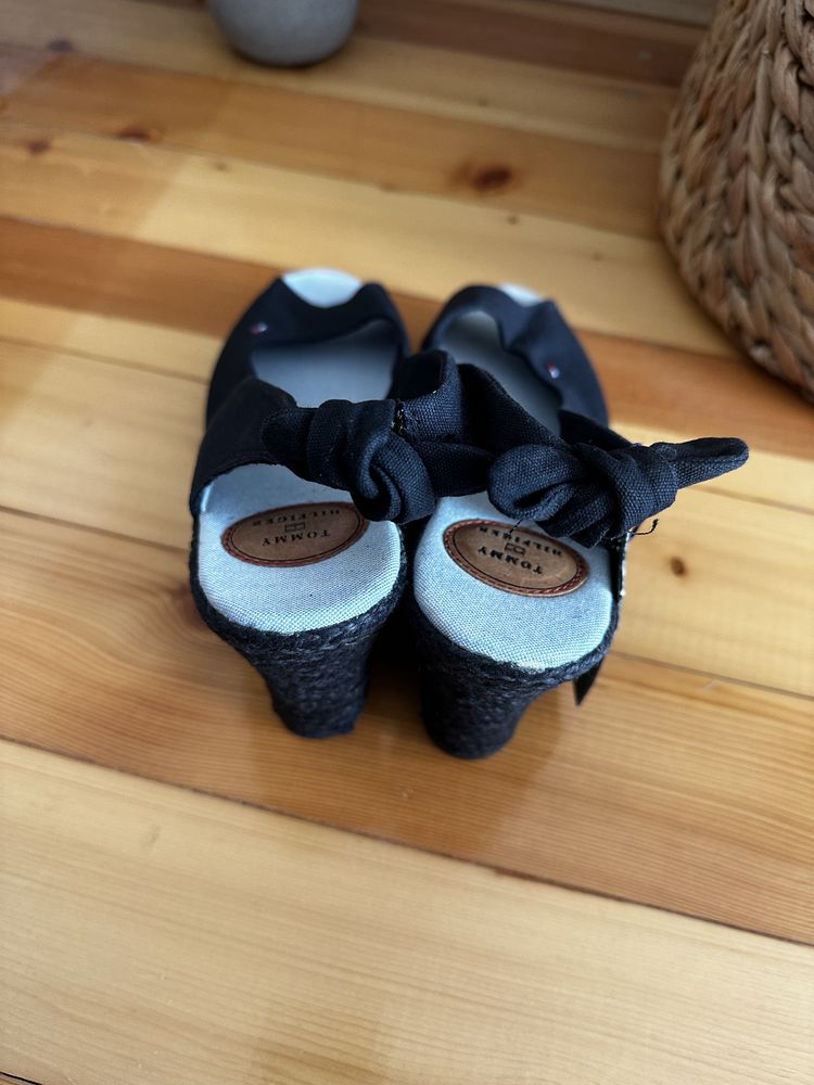 Tommy Hilfiger обувки на платформа страхотни за лятото (оригинални )