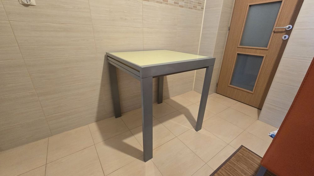 Vând masa Mobexpert