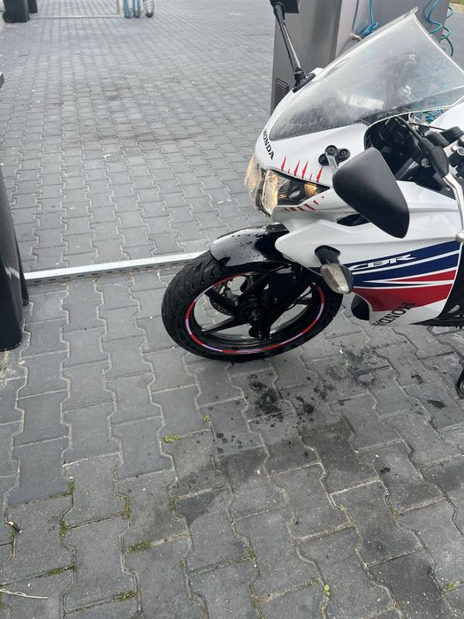 Honda cbr 125R 2016