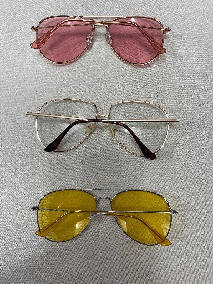 Ochelari cu lentile de diferite culori