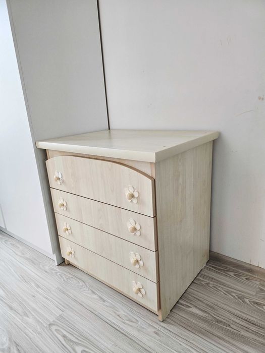 Бебешко легло+ матрак и скрин